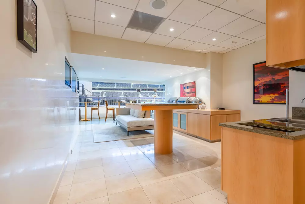 Field Level Suite 31 verified photo