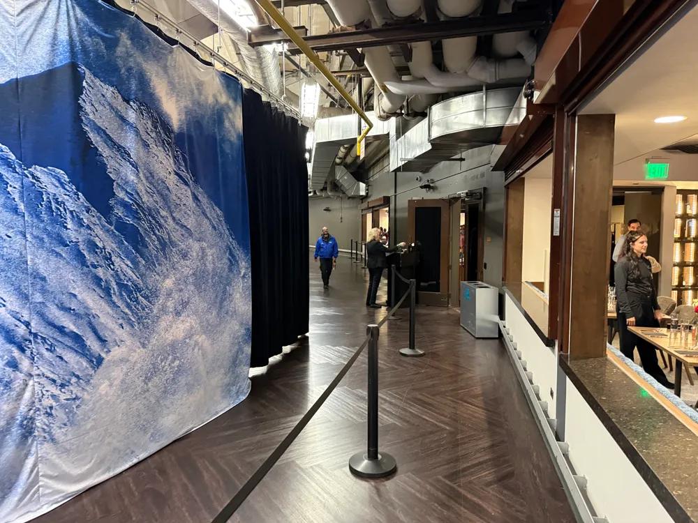 UMB Reserve Club Entrance