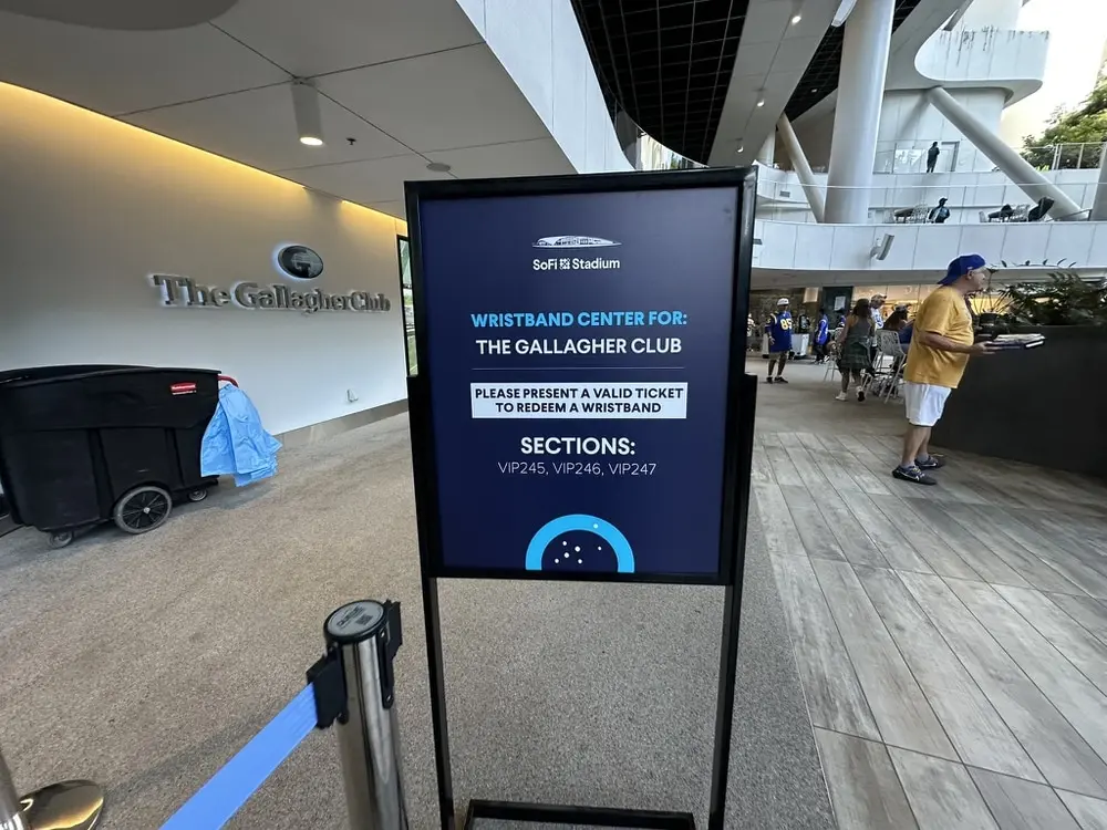 VIP 246, Row 6 representative photo